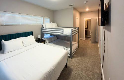 First Floor 2B2B • Pool, Gym, Dog Park • Near DTA - Foto 15