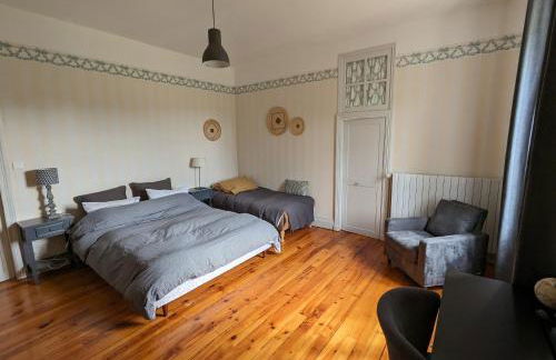 Loue belle demeure dans une grande propriété - 16 couchages, 8 chambres, 320 m2 - 30 min de Vichy - Foto 24