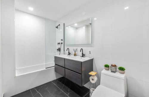 3BR Penthouse Suite with Massive Private Rooftop - Foto 32