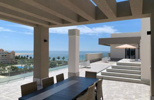 Penthouse with wide terrace next to the ocean - Foto 1