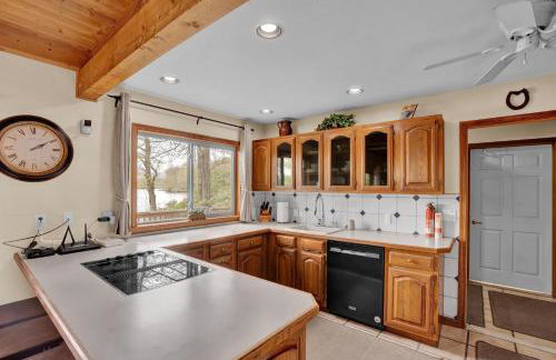 Lakefront Family Home, Kayaks, Hot Tub, Fireplace - Foto 19