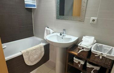 Ground floor apartment on the seafront with pool - Foto 7