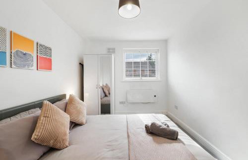 Stylish 1 Bed Apt 4 Min to Airport WiFi & Parking - Foto 4