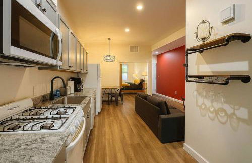 Soulard King Loft near Anheuser-Busch Brewery - Photo 2