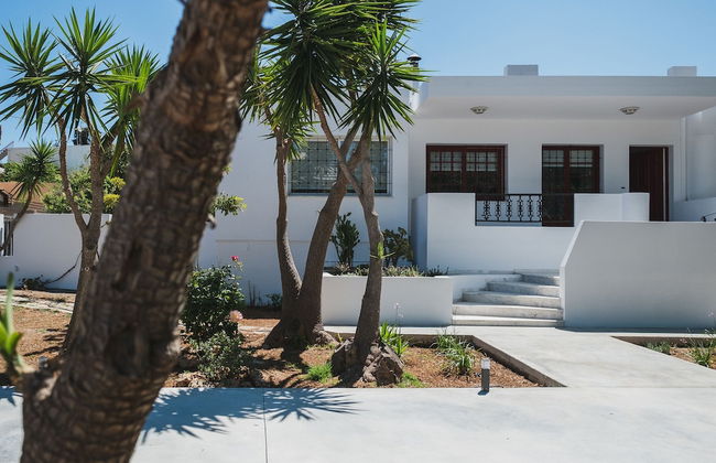 Mid-Century Modern Villa Vintage Charm - Foto 46