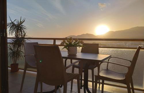 Apartamento con terraza, vistas playa y montaña - Foto 25