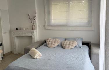 Le Balcon petit extérieur Idéal familles & couples à 10 min Disneyland Paris avec lit Queen size & parking privé - Foto 3