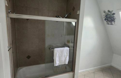 Massive 5 bedroom Close to NYC - Photo 12