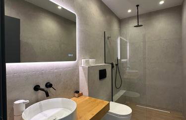 On the Edge - Suites & Apartments - Photo 20