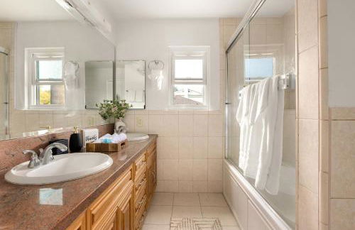 Adorable 4 bedroom home with Pool & more - Foto 11