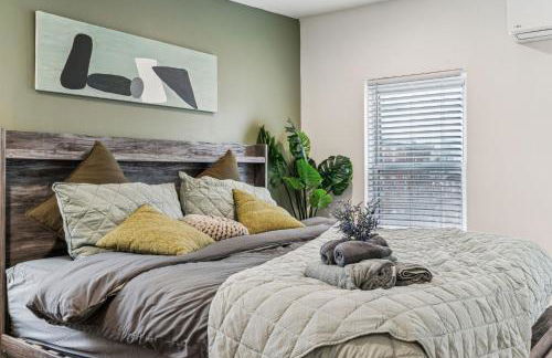 Luxurious couples suite KING BED, romantic, central, wifi - Foto 1