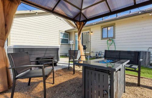 HotTub, Theater, Kings, & Firepit - NearWesley - Foto 27