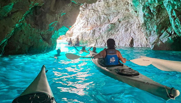 Découvrez des grottes autour de Capri