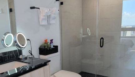 District 225 - Foto 5, towels, Shower