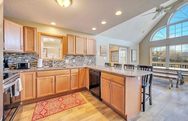 Pocono Pinnacle by Avantstay Steps to the Lake, Game Room, Large Deck - Foto 14