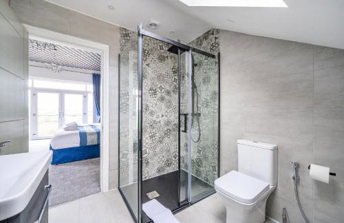 Spacious 6 Bedroom Escape with Hot Tub, Games Room & Karaoke in Yorkshire - Foto 49