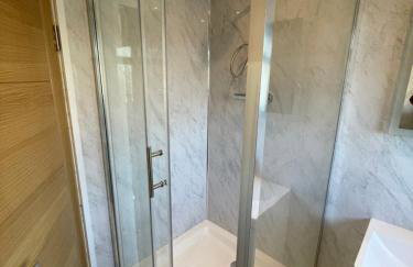 Modern 4-bedroom entire house with Garden - Foto 13