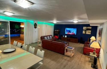 VILLA BLOSSOM in the beautiful area of Puerto Santiago Tenerife with 5 bedrooms for up to 10 guests private swimming pool and many other activities to entertain the family Secure parking for 2 cars and disabled access throughout - Foto 31