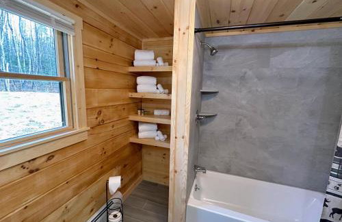 18HA Log home close to Franconia Notch privacy fire pit wifi pool gym passes - Foto 27