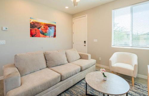 Serene 2BR Home with Premium Beds - Foto 26