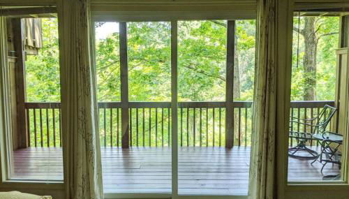 Corner Lake Getaway - Photo 2