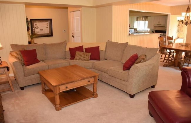 Seven Springs 2 Bedroom Deluxe Condo with Private Deck! by RedAwning - Foto 1