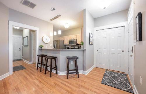 6BR Downtown Side-by-Side Townhomes 2 Garages - Foto 34