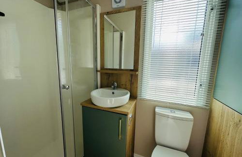 Modern two bedroom caravan with sofabed Sleeps 6 - Foto 14