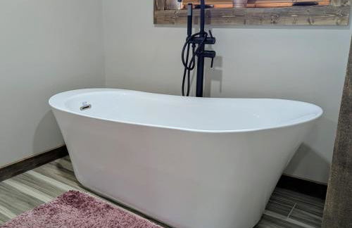 The Chariot - Creek Front with HotTub, Fire Pits, Billiards, EV Charger - Sandalwood Stays - Foto 18