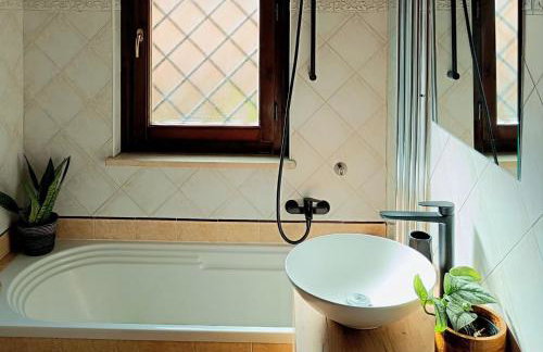 RESIDENZA AURORA - bright spacious House with Garden & outdoor Patio - Ardea - Tor San Lorenzo - Foto 5