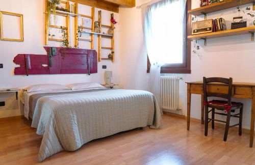 Venice's neighbor Home - Photo 7