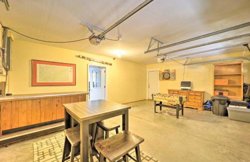 Woodsy Mountain-View Getaway with Hot Tub! - Foto 22