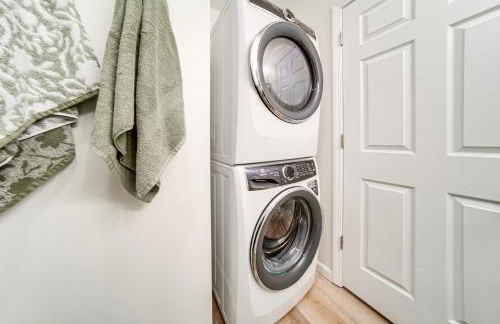 Walk to Lake Pet-Friendly Cottage in Jamestown! - Foto 22