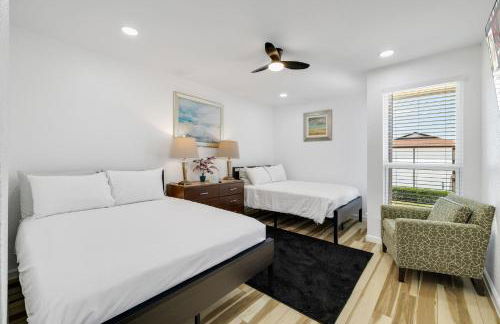 Arlington Entertainment District Home Green & White Door - Foto 75