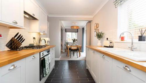 Pass the Keys 4-Bed Home with Garden Parking Near Durham - Foto 5, Other