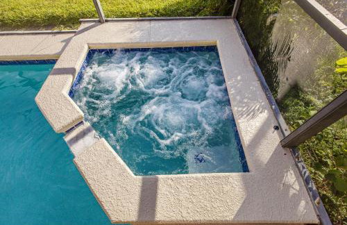 Sunny lake view villa with pool spa - close to attractions - Foto 23