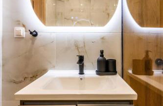 Almond Jacuzzi Suites - Private Jacuzzi - Self Check-In - Free & Easy Street Parking - Foto 21