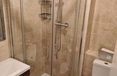 Comfy Salford Apartment 2 Bed 2 Bath Parking - Foto 5