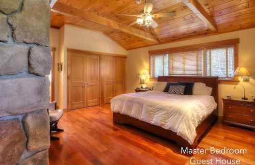 Gingerbread House on Mooselookmeguntic Lake - Foto 18