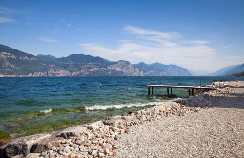 Modern Apartment with Lake View - Foto 16