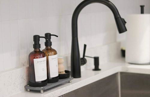 Unit 5 Cozy 1 Bed Room with Queen Bed plus Sofa Pullout - Foto 23