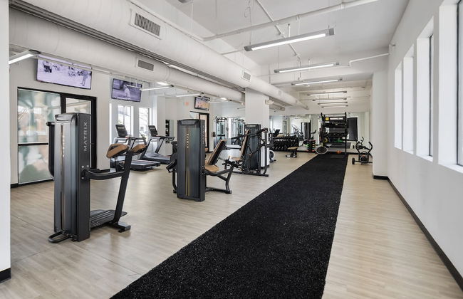 Spacious 2BD With Private Balcony and Free Parking 2 - Foto 48