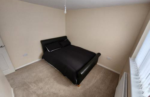 3 bed House Lovely & Modern - Photo 14