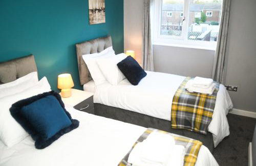 2ndHomeStays- Willenhall-A Serene 3 Bed House with a Garden View-Suitable for Contractors and Families-Sleeps 9 - 7 mins to J10 M6 and 21 mins to Birmingham - Foto 9