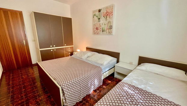 Relax and Enjoy a Garden and Pool - Foto 2, Habitación