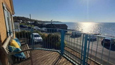 Princes Esplanade-Beachfront House with Balcony a stone throw from Gurnard Beach - Foto 3