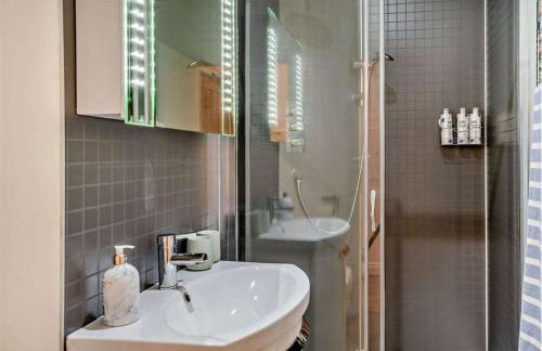 No.1 Sail House - Photo 16