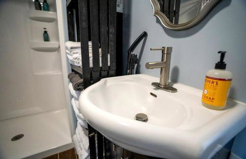 Serene Loft Cabin with Outdoor Grill and Fire Pit in Creal Springs, Illinois - Foto 25