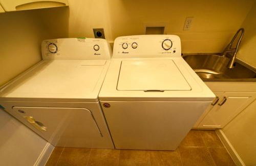 Urban Condos with Spacious Rooms & Amenities - Foto 86