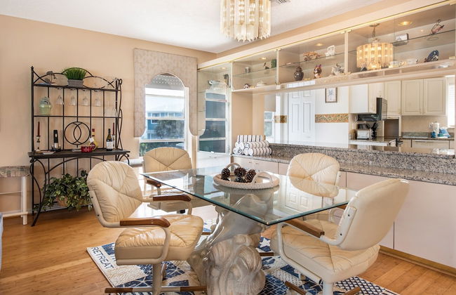 232 South Harbor Upstairs 3 Bedroom Apts by RedAwning - Photo 21